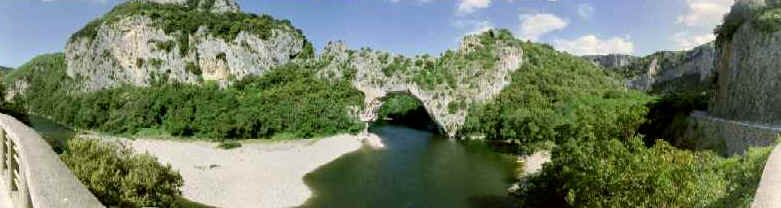 panorama du pont d'arc vu de l'est: cliquez pour agrandir